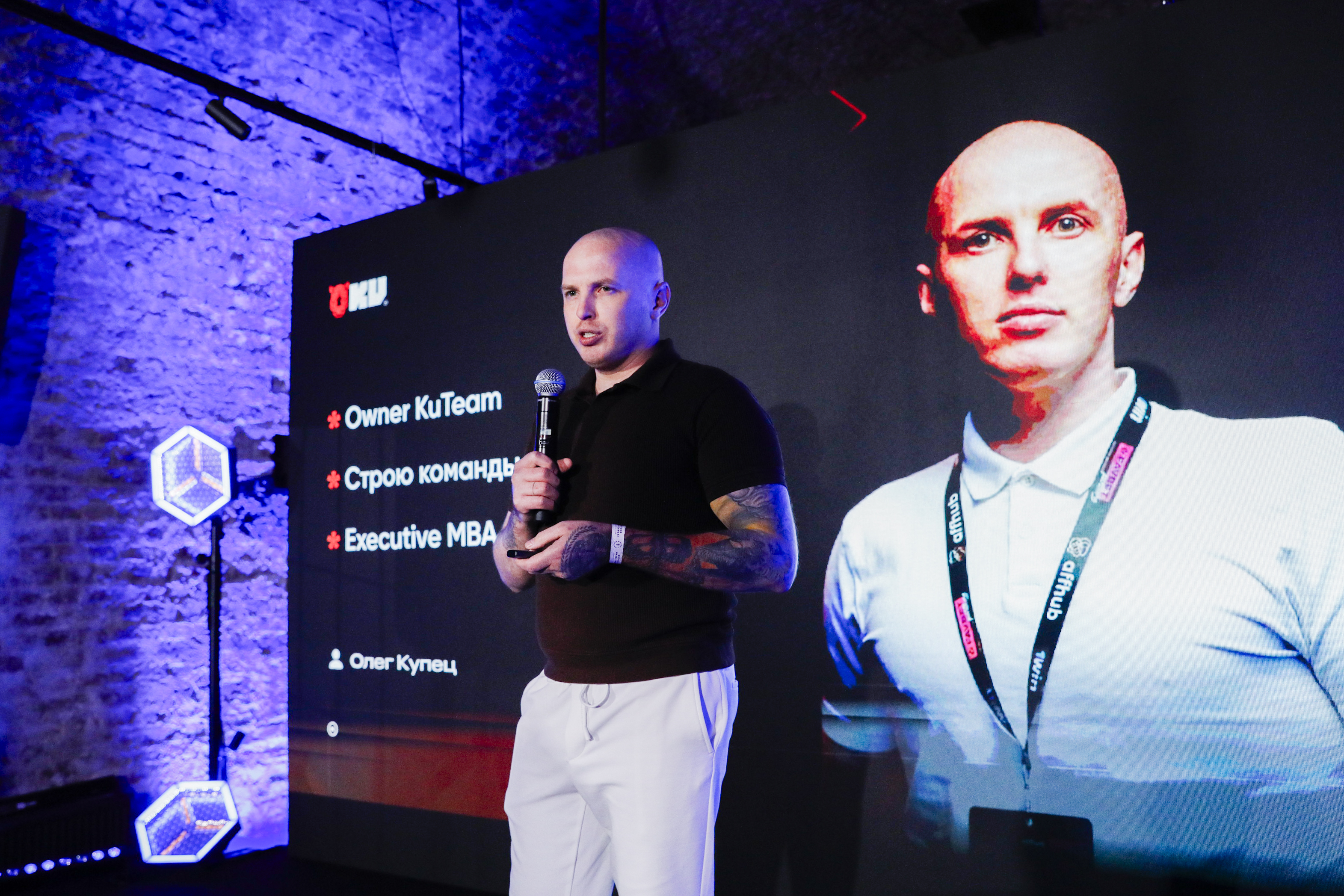 Oleh Kupets, owner of KupetsTeam, speaking on stage at AGS Warsaw meetup about how to effectively build middle management.