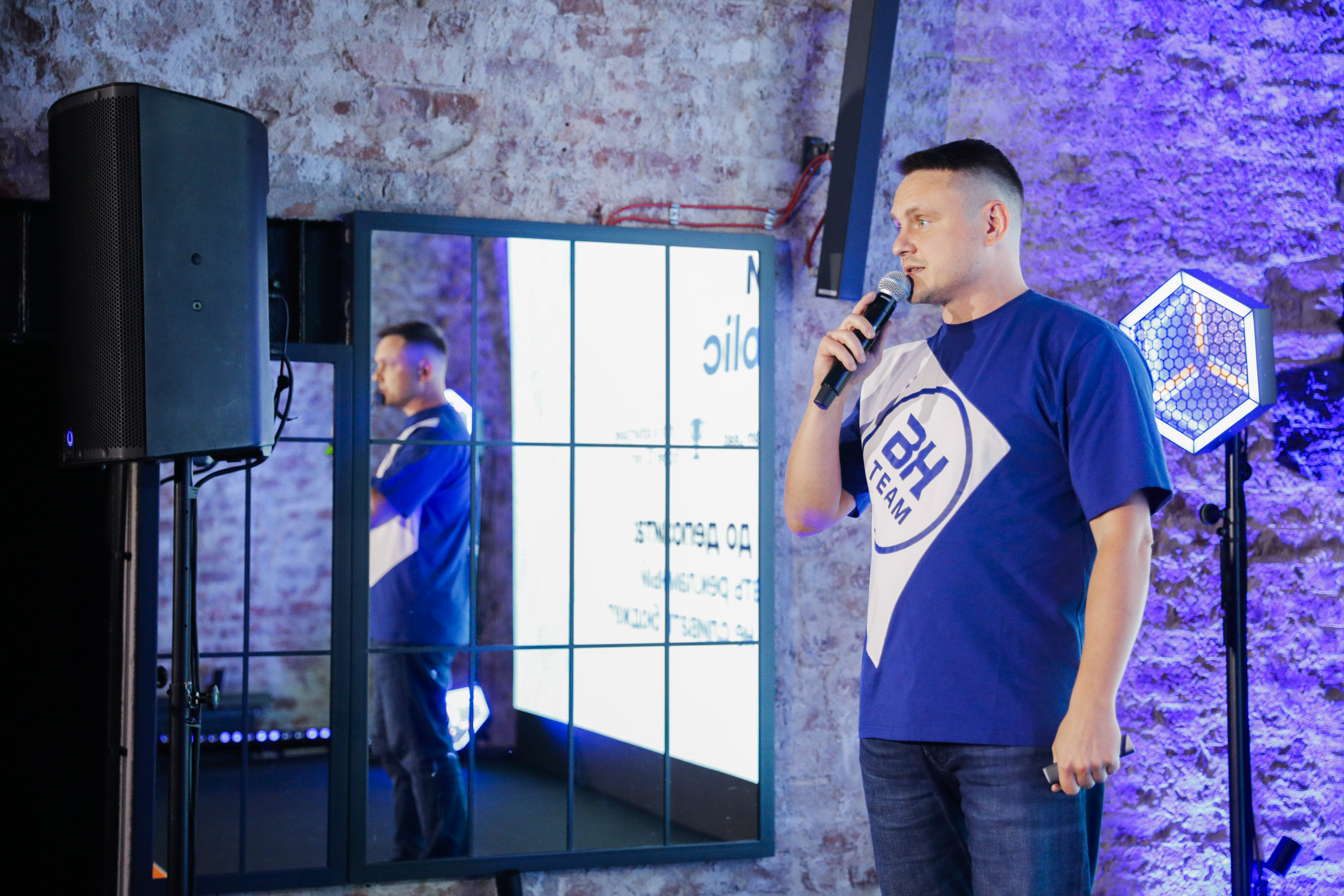 Serge, Media Buying Team Lead at Betoholic Team, speaking at AGS Warsaw meetup about how to choose the right traffic source.